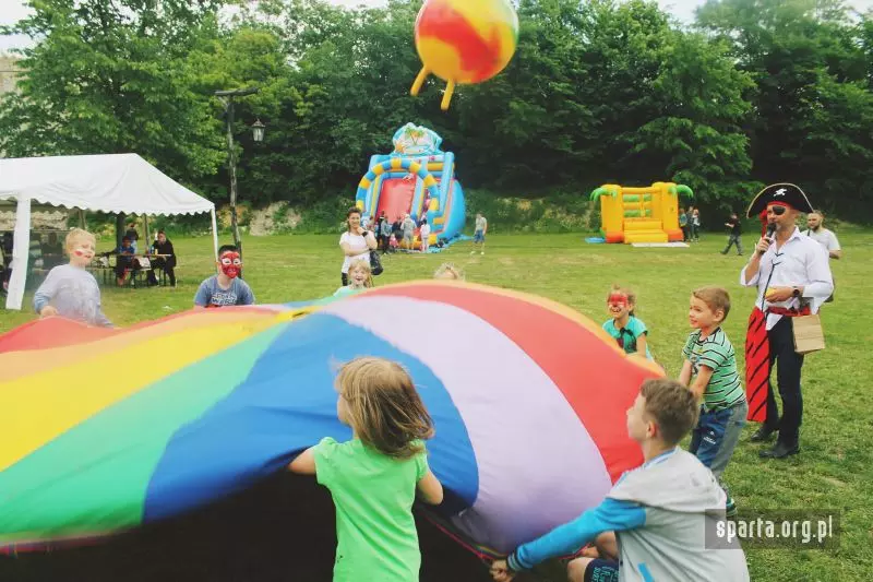 integracja_dzieci_wapienniki Festyny i pikniki - Imprezy integracyjne, Pikniki dla Firm, Paintball, Wieczory kawalerskie, Imprezy integracyjne Częstochowa, Bełchatów, Łódź.